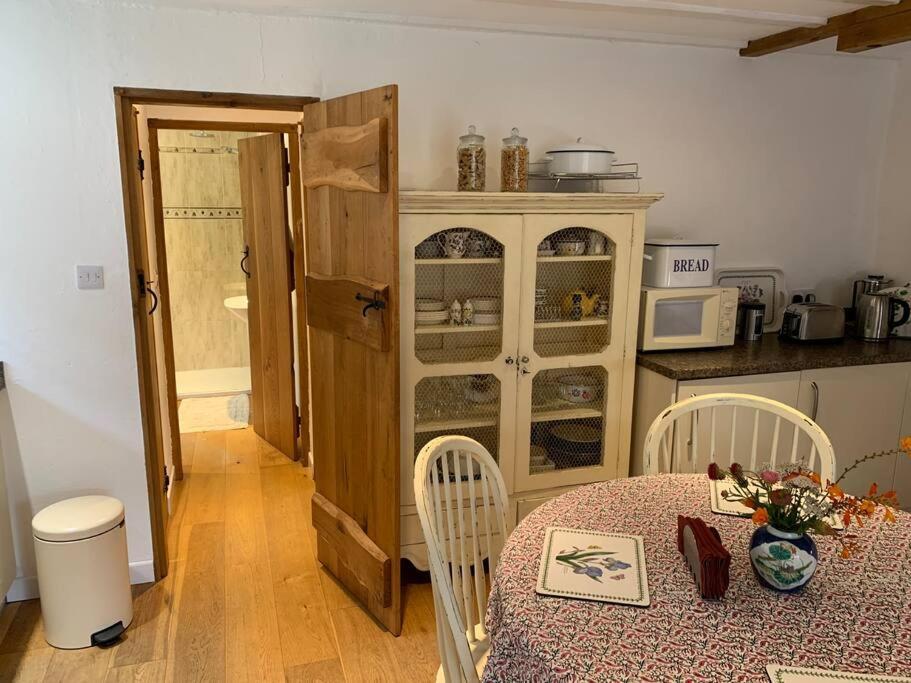 Chough Cottage Хелстън Екстериор снимка