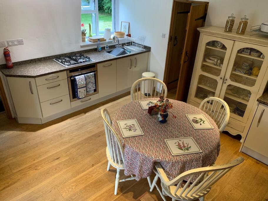 Chough Cottage Хелстън Екстериор снимка